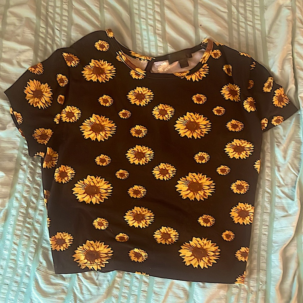 This top is from target, it’s an extra large, with the back opened. It’s black.